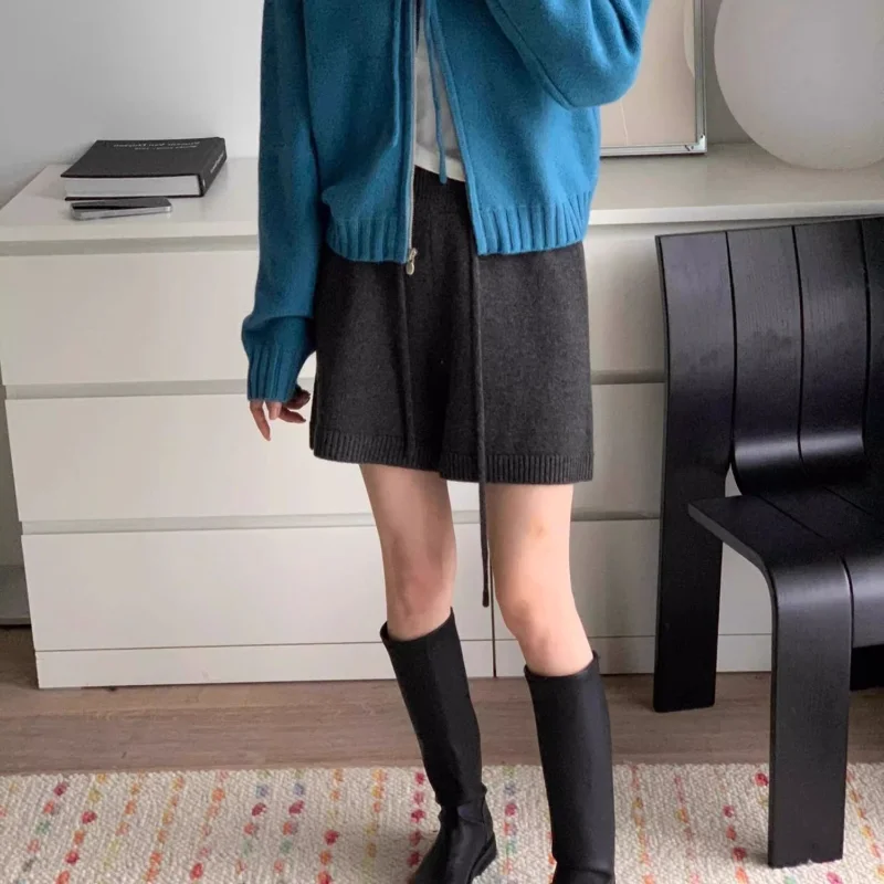Graue Strickwoll-Shorts für Damen, Frühling und Herbst, europäische Waren, Oberbekleidung, hohe Taille, mittlere Hose, A-Linie, Base-Boot-Hose, lässig