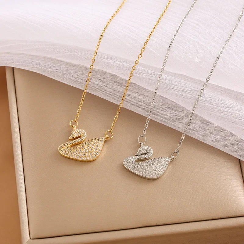 

Crystal Swan Versatile Clavicular Chain Female