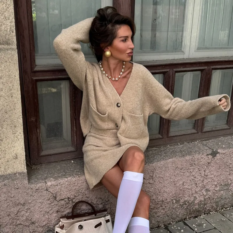 

Вязаная мини-юбка цвета хаки, комплект из 2 предметов, женский однобортный кардиган с v-образным вырезом и длинными рукавами, осенний винтажный элегантный модный комплект с юбкой