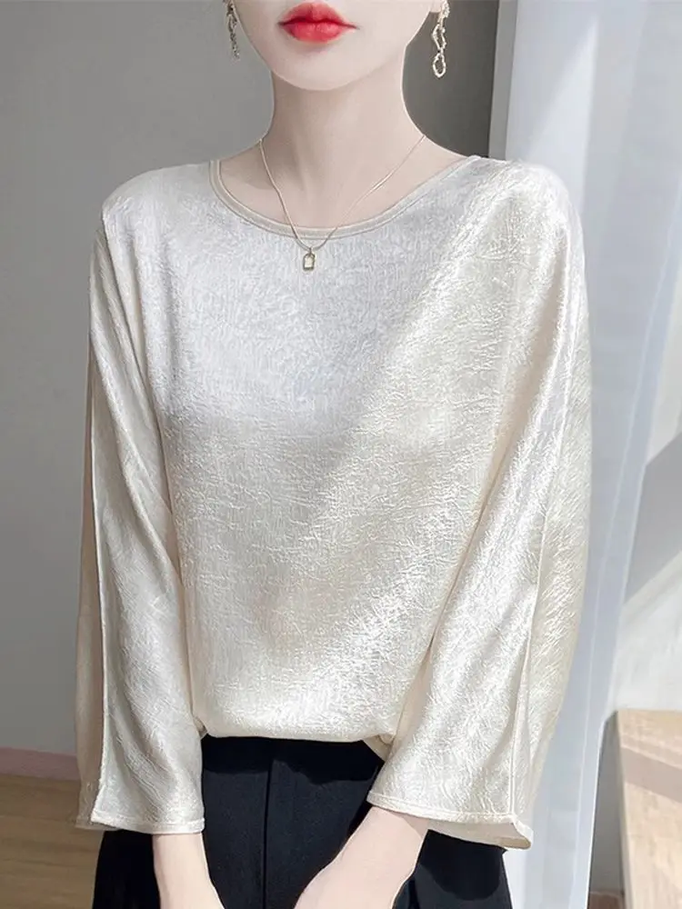 เสื้อยืดผู้หญิงทรงกลม ผ้าซาติน นุ่ม ระบายอากาศดี เรียบง่าย สไตล์ลำลอง เหมาะสำหรับใส่ไปทำงาน ความยาวปกติ