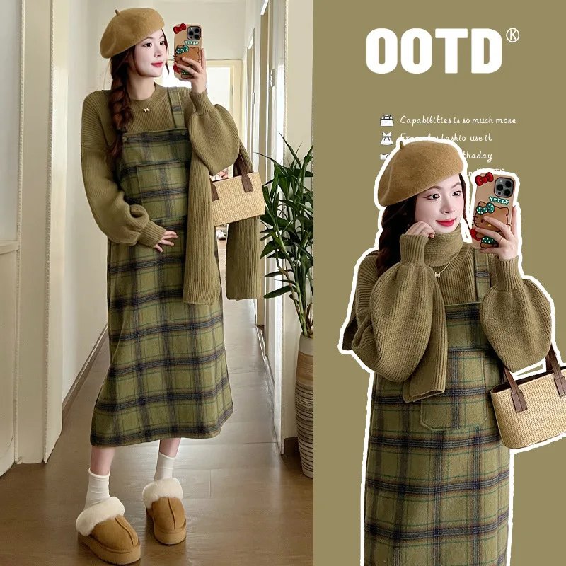 gli-abiti-da-donna-incinte-sono-maglioni-larghi-e-alla-moda-con-sciarpe-gonne-con-cinturino-scozzese-in-lana-da-donna-incinte