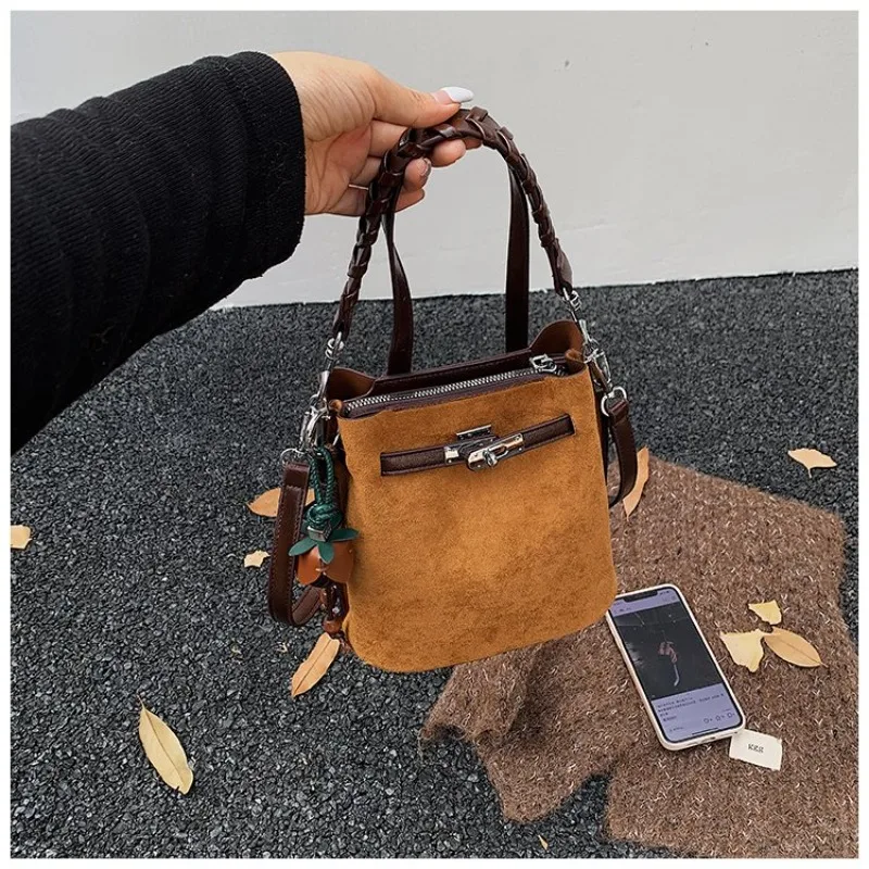 

Стильная дизайнерская сумка для подгузников в ретро-стиле для женщин, роскошная кожаная сумка-тоут большой вместимости, элегантная сумка через плечо, модная сумка-кроссбоди.