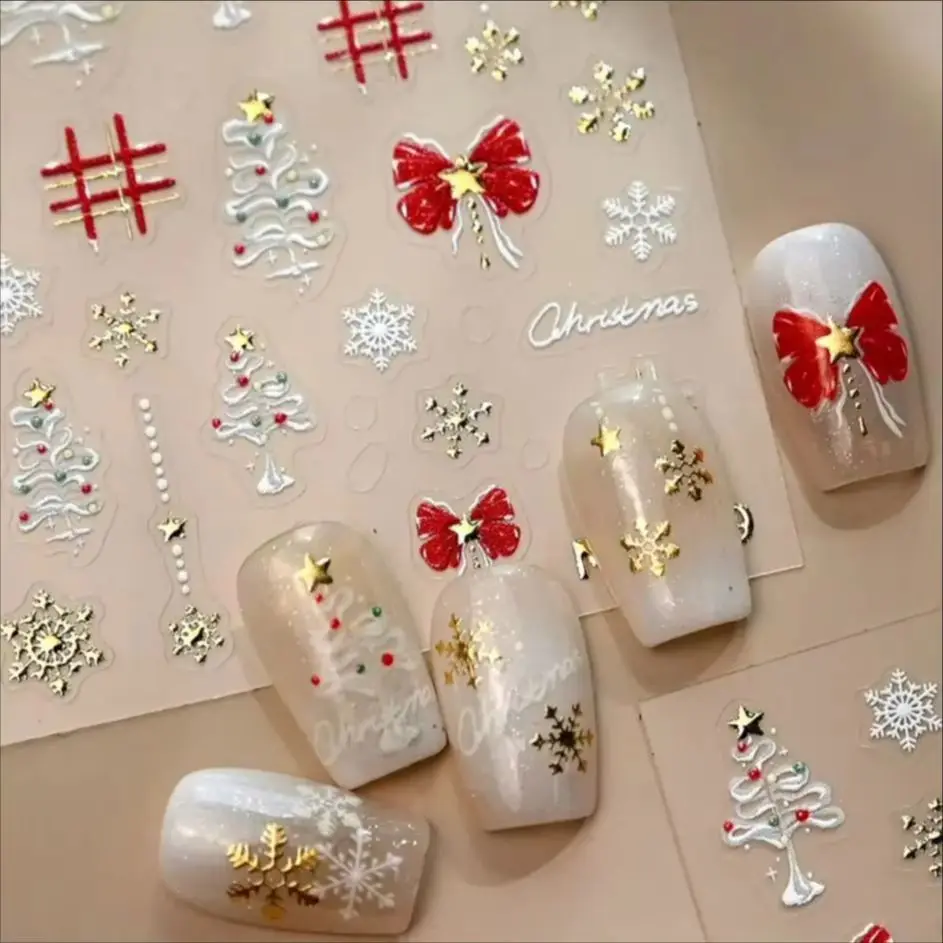 الشتاء شجرة عيد الميلاد الأحمر Bowknot ستار الثلج كريستال الكرة ثلج الزنجبيل سانتا كلوز مسمار الفن ملصقات جديدة الشارات أداة