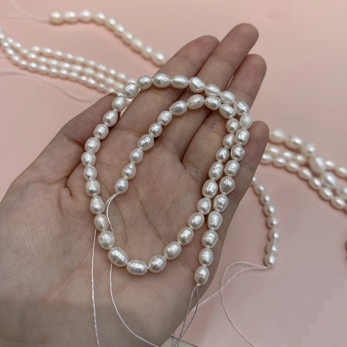 AA DIY Reisperlen, natürliche Süßwasserperlen, 3–10 mm, zum Basteln von Schmuck, für DIY-Halsketten, Armbänder, Ketten und Ohrringe. – Detail 3