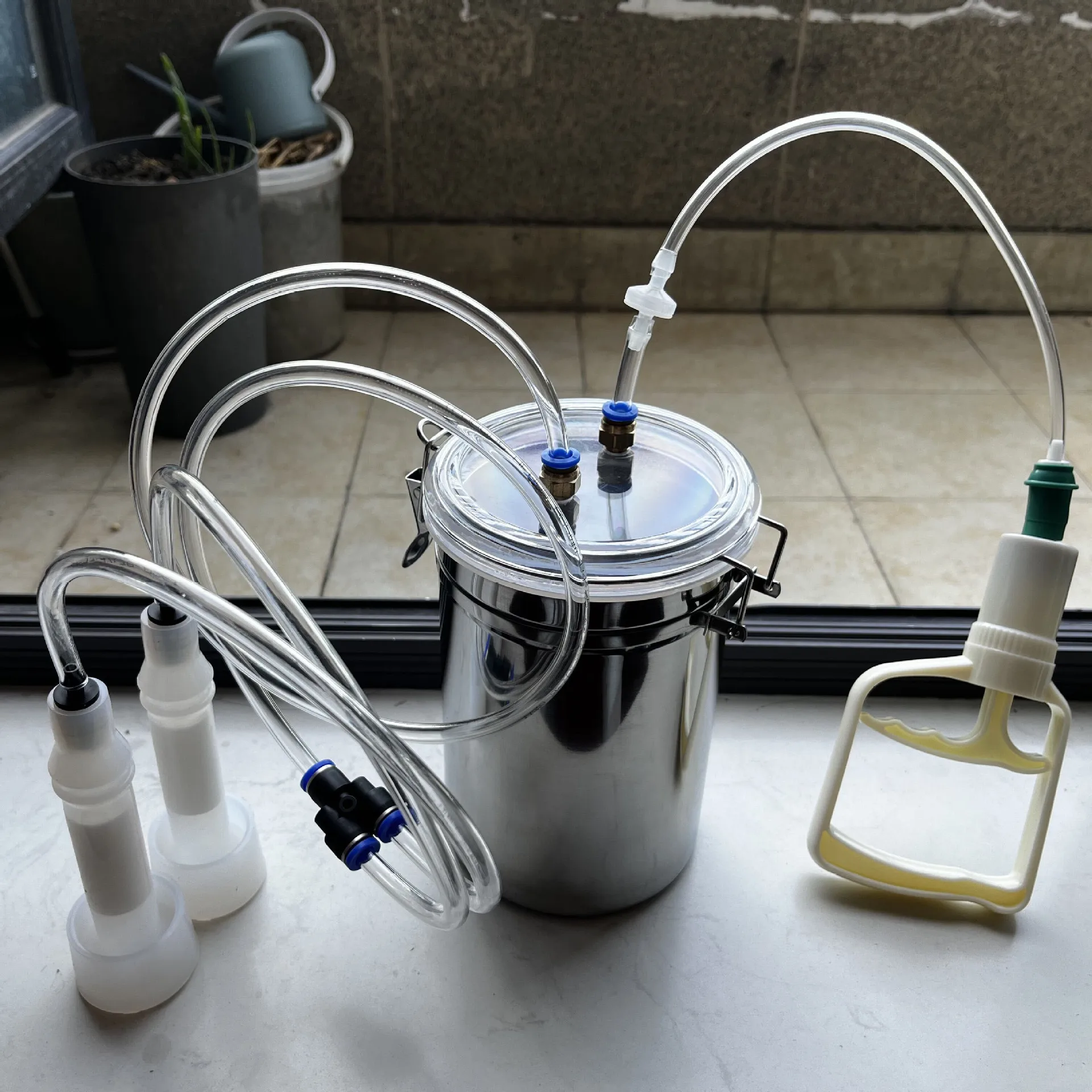 Manual Small Goat Milker Suction Goat Milk Machine Household Goat Easy to Operate Stainless Steel 2L