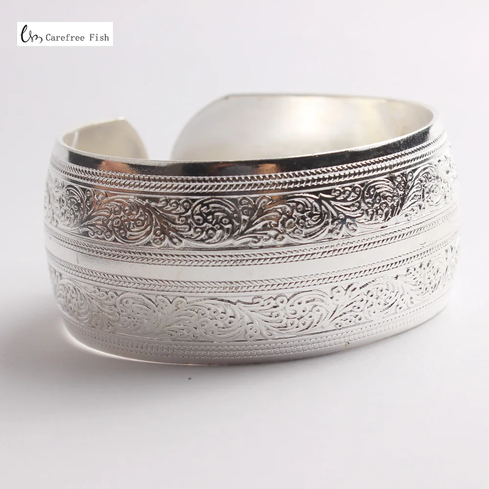 32 Stile Vintage Manschettenarmband Tibetisch Silberbeschichtet Geschnitzte Blumen- und Tiermotive Offener Armreif Verstellbarer Indischer Schmuck Geschenke für Frauen