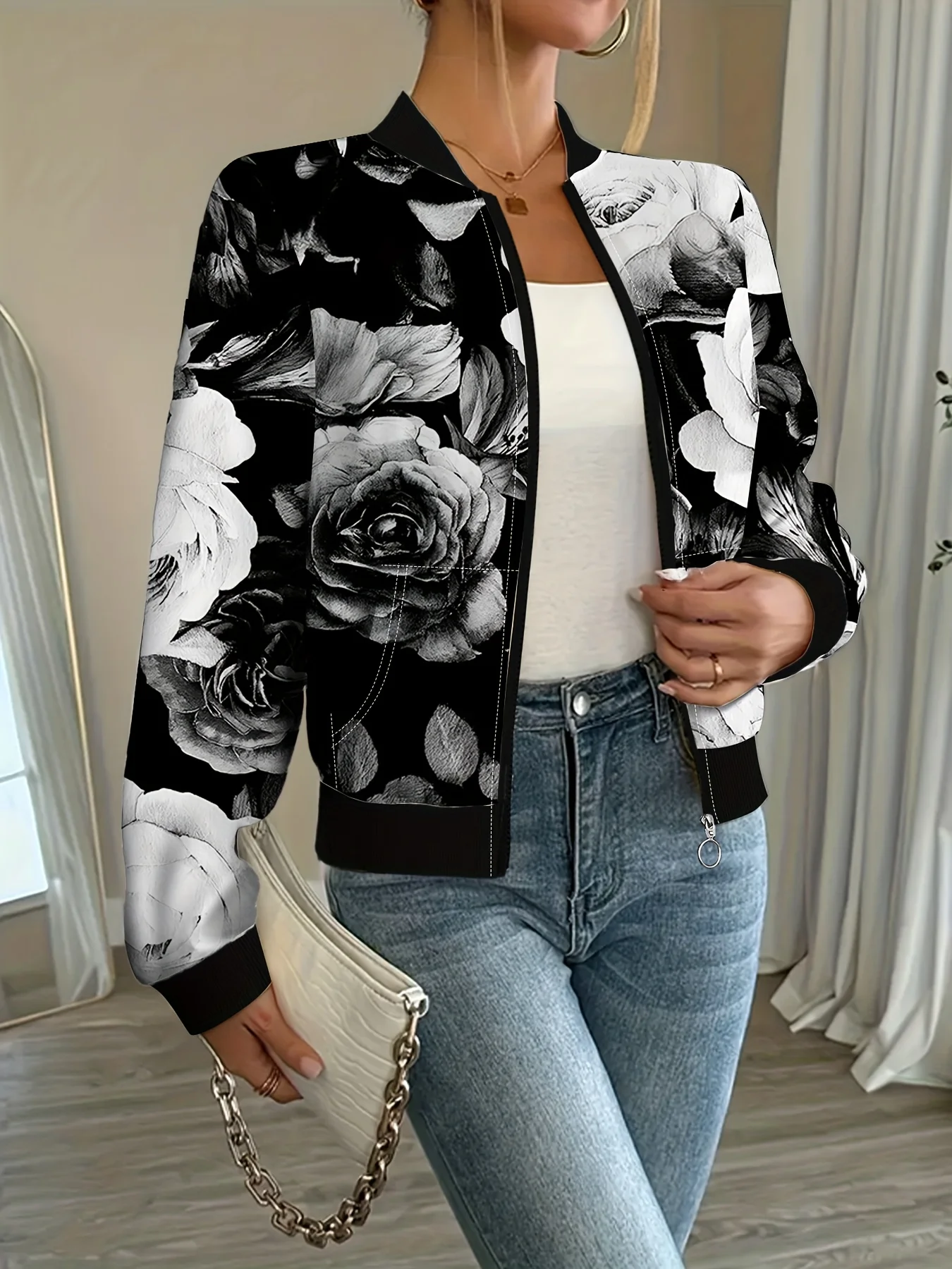 Damska czarno-biała kurtka w kwiaty, krótka, o kroju litery A, zapinana na zamek z kieszeniami, całoroczna odzież wierzchnia, nadająca się do prania w pralce.