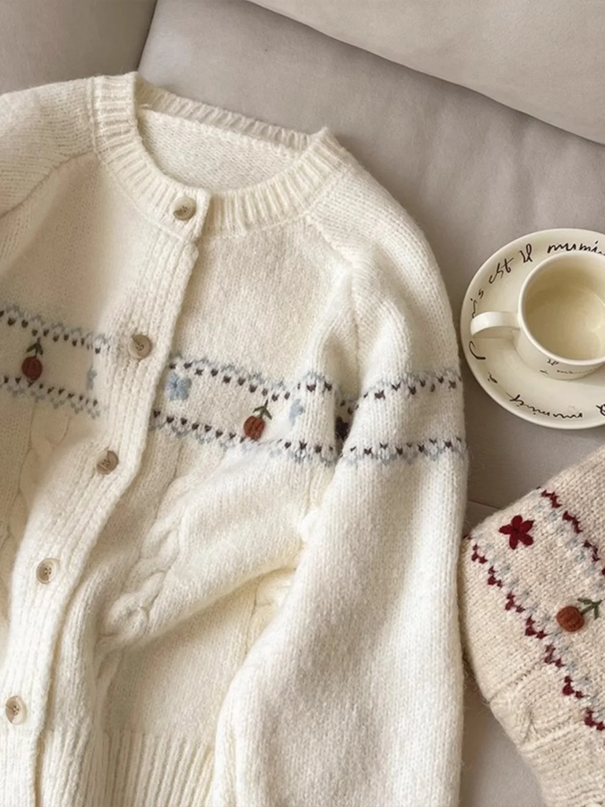 Christmas Red Flower Embroidered Knitted Cardigan 2024 Autumn/Winter Women\'s Round Neck Single Breasted Sweater Warm Jacket Tide