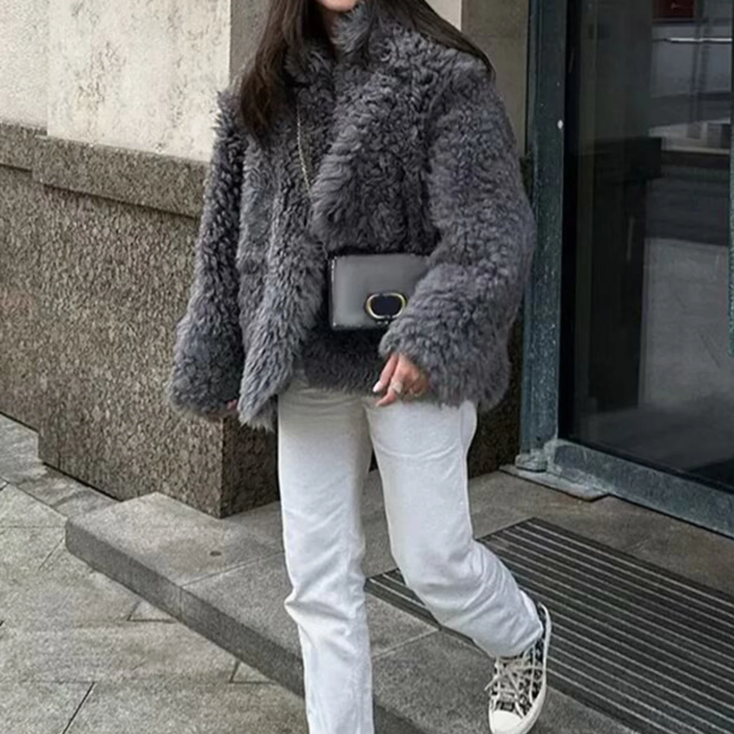 エレガントカジュアルレディーススタイル大型ファーサークルジャケットスタンダードフィット長袖ボタンアップコートZ 2025年秋新作