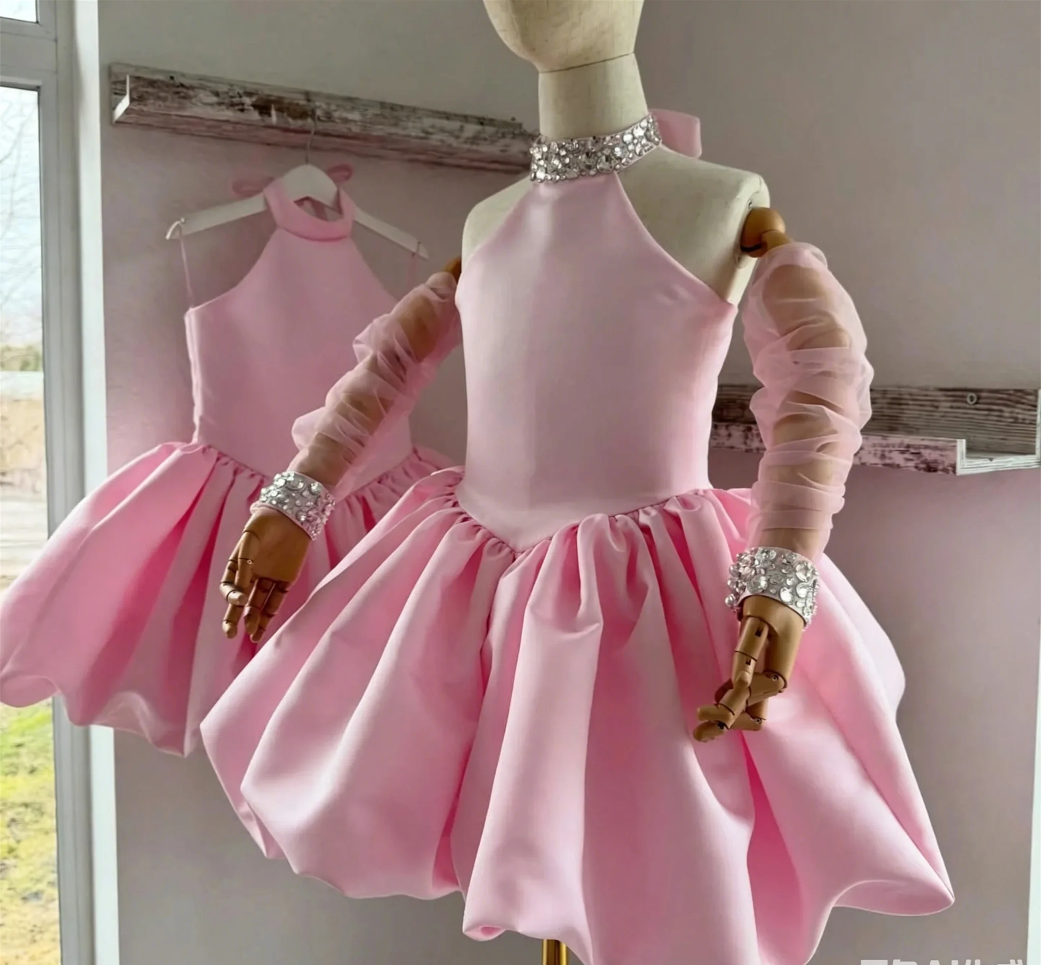 

Custom Satin Flower Girl Dress for Wedding Beading Sleeveless Puffy Knee Lenght Kids Birthday Gowns Luxury Princess Dress