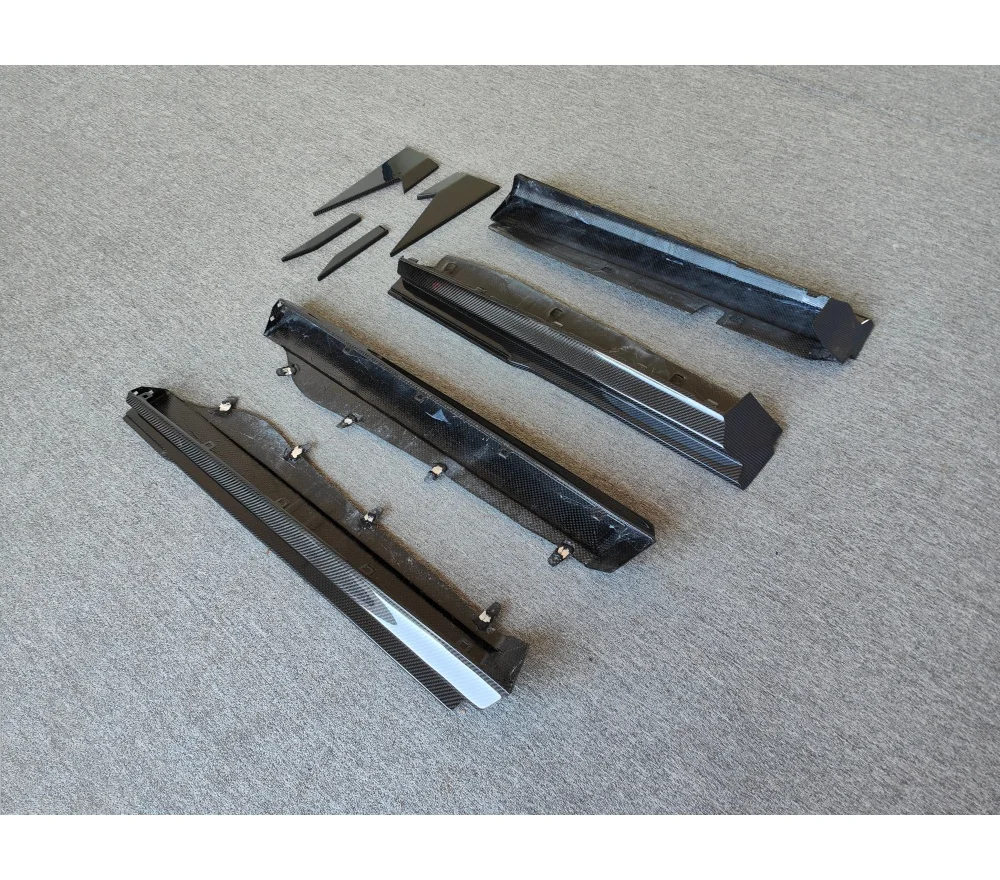 

Комплекты обвесов из сухого карбона: боковые юбки, накладки на двери, спойлер для McLaren GT в стиле Por Style