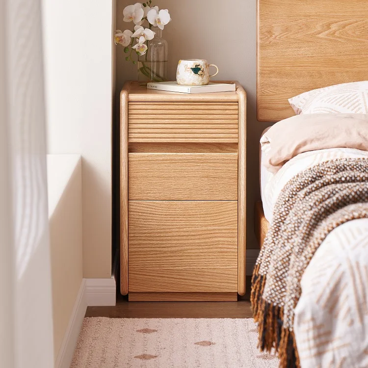 L7027 Simple Modern Bedroom Furniture Solid Oak Wood 3 Drawers Slim NightStand Bedside Table for Small-sized Apartments