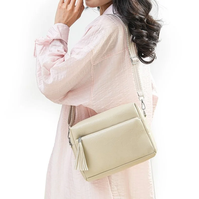 

Elegant Ladies Messenger Bag Crafted From Fine Leather Boasting Popular Elegant Style And Metallic Accent For Daily Use​