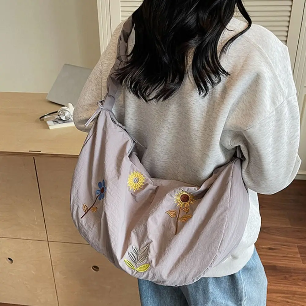 สไตล์เกาหลีไนลอน Dumpling กระเป๋า Drawstring สีทึบดอกไม้เย็บปักถักร้อย Tote กระเป๋ากระเป๋าถือน้ําหนักเบาผ้า Oxford กระเป๋าสะพาย