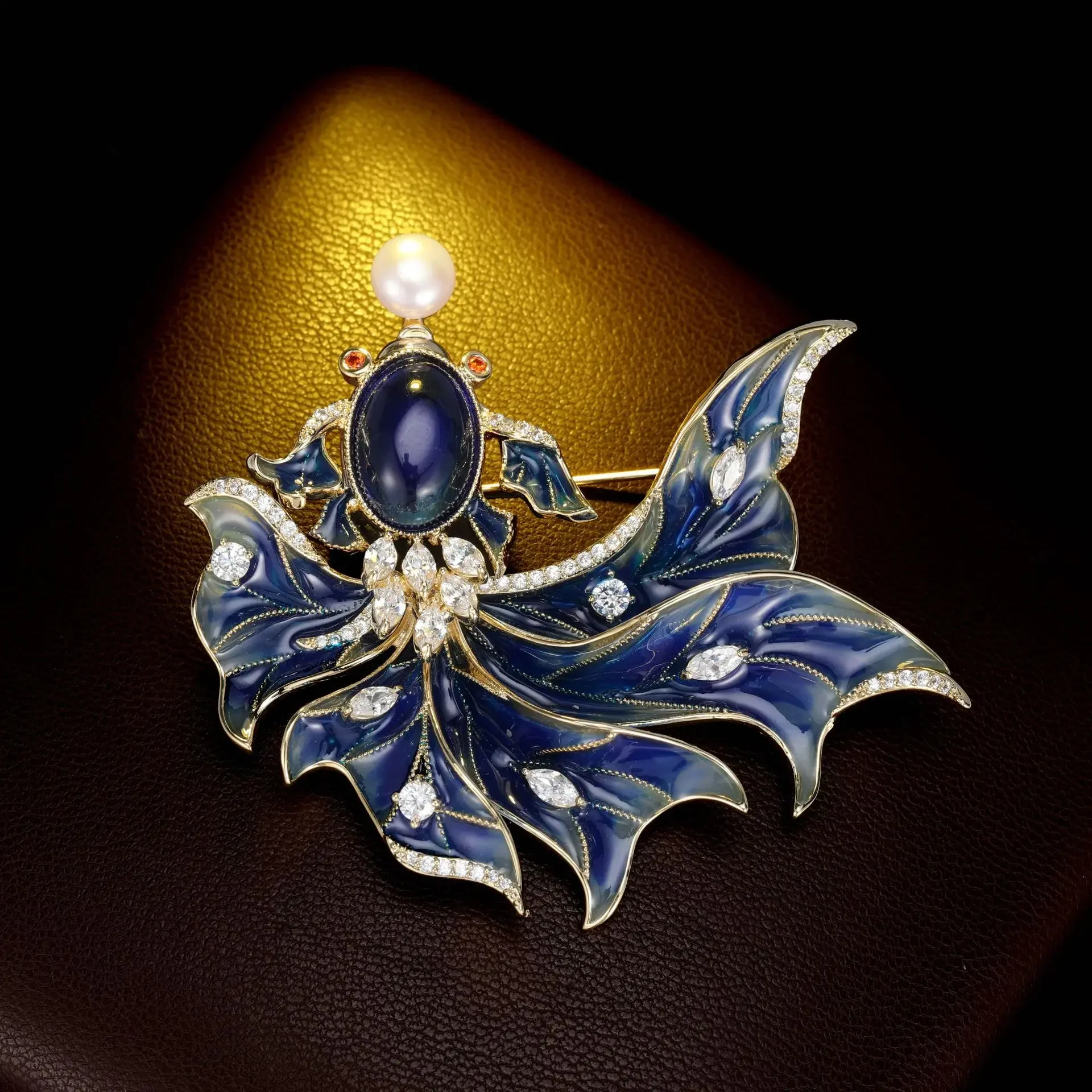 Высококачественная и элегантная женская брошь кои в китайском стиле в стиле ретро, изысканная роскошная креативная и универсальная брошь для пальто