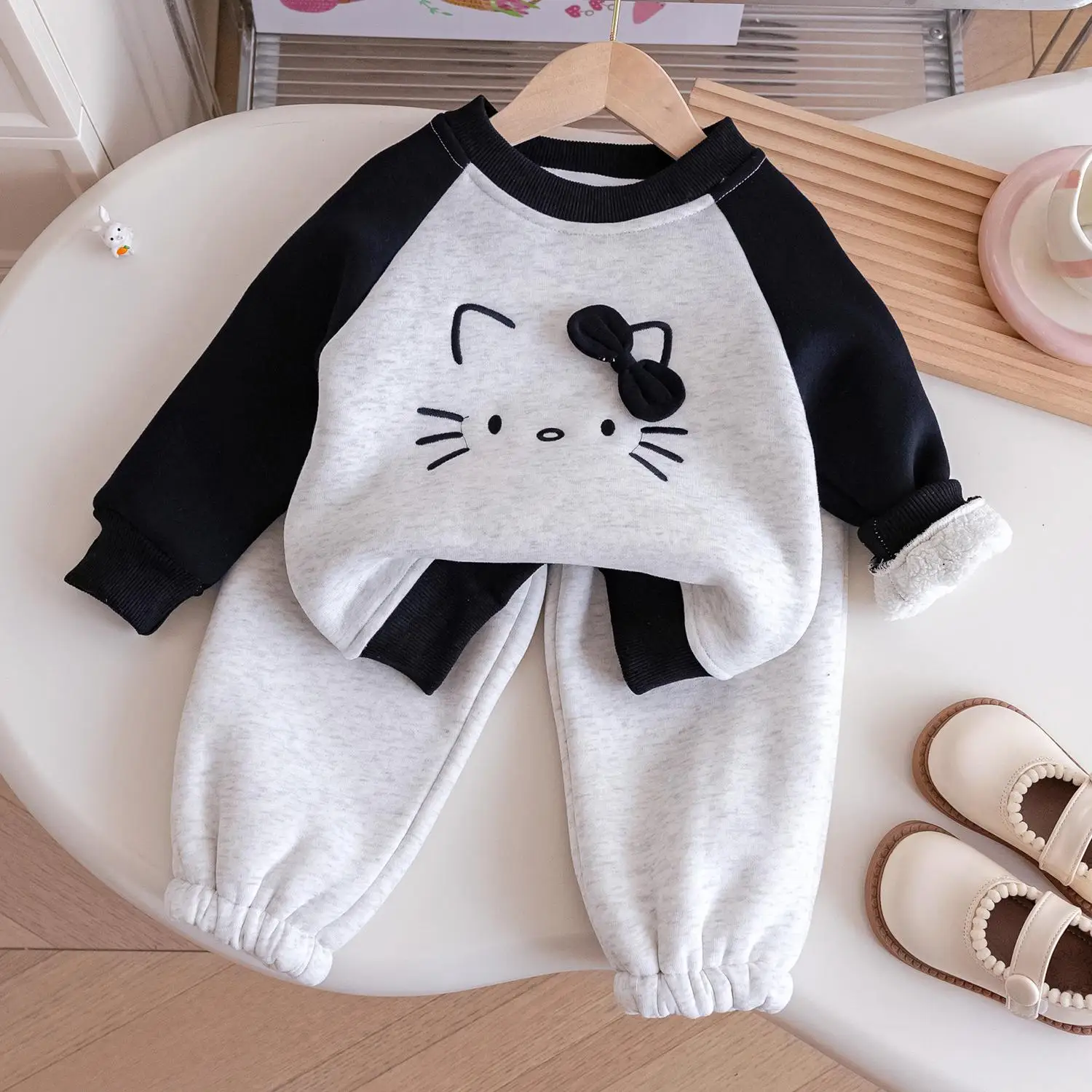 

Girls' Velvet Sport Set Autumn Winter Children O-neck Sweatshirt Cartoon Cat Pullover Casual Loose Warm Pants 2Pieces Outfit
