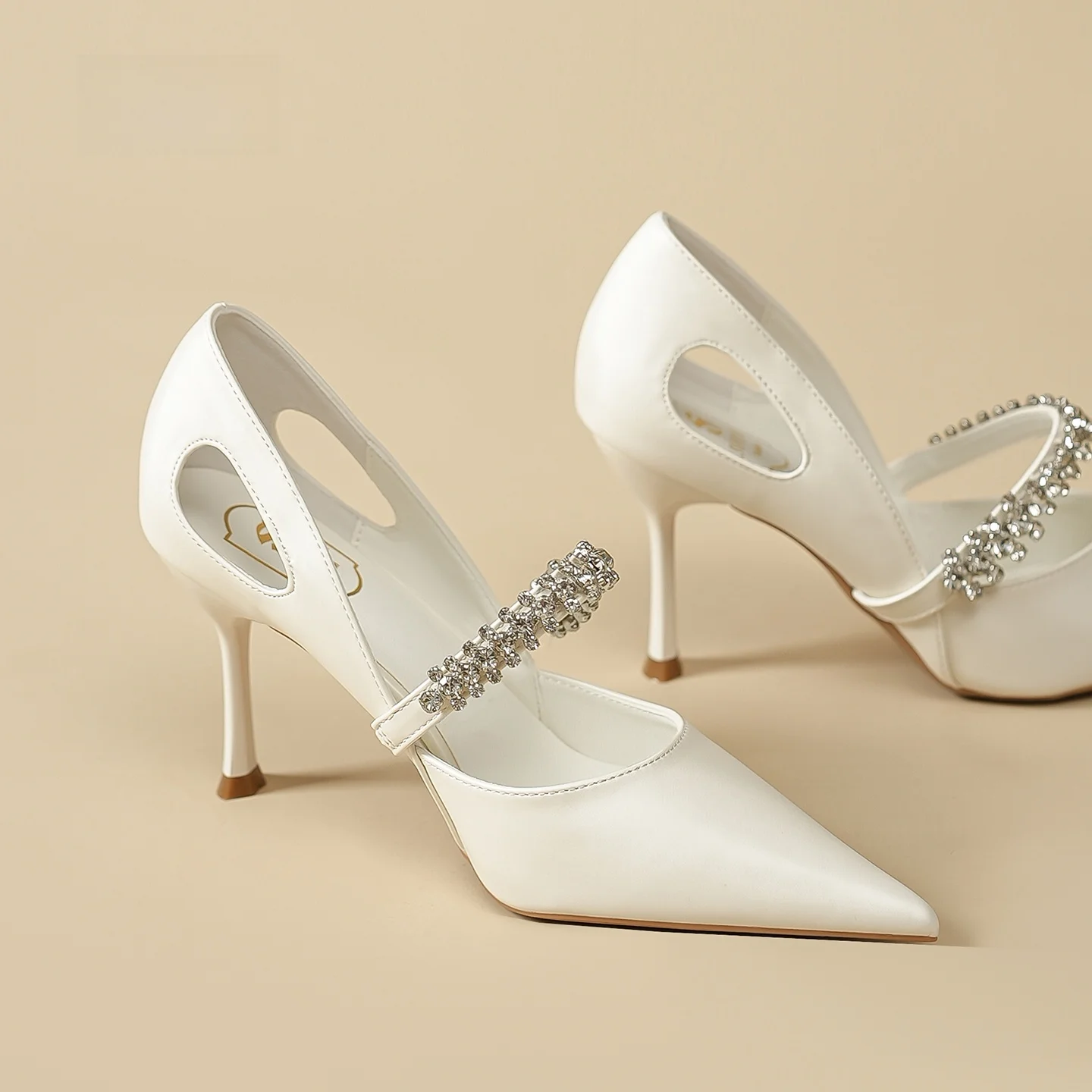 elegantes-zapatos-de-tacon-alto-blancos-para-mujer-diseno-veraniego-con-tacon-delgado-y-calado-comodos-y-versatiles-para-uso-diario