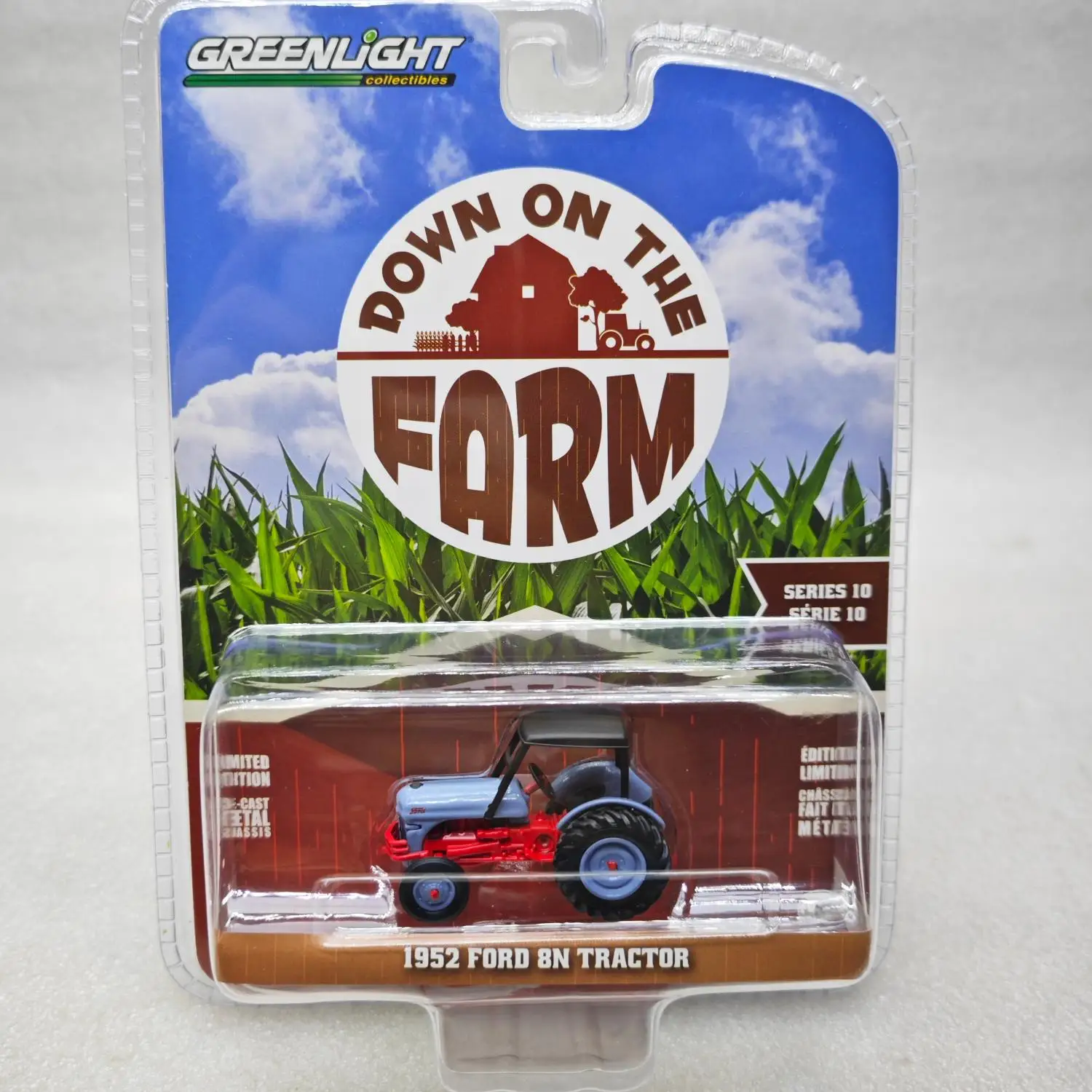 

GreenLight 1:64 In the Farm Series 10-1952 Трактор Ford 8N — красный и серый с крышей