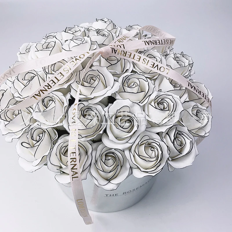 50 Stück 4x6cm Künstliche Chanson-Rosenblütenköpfe mit schwarzem Eyeliner-Rand für DIY-Bouquets, Geschenkboxen, Festivals, Heim- und Hochzeitsdekorationen – Detail 1