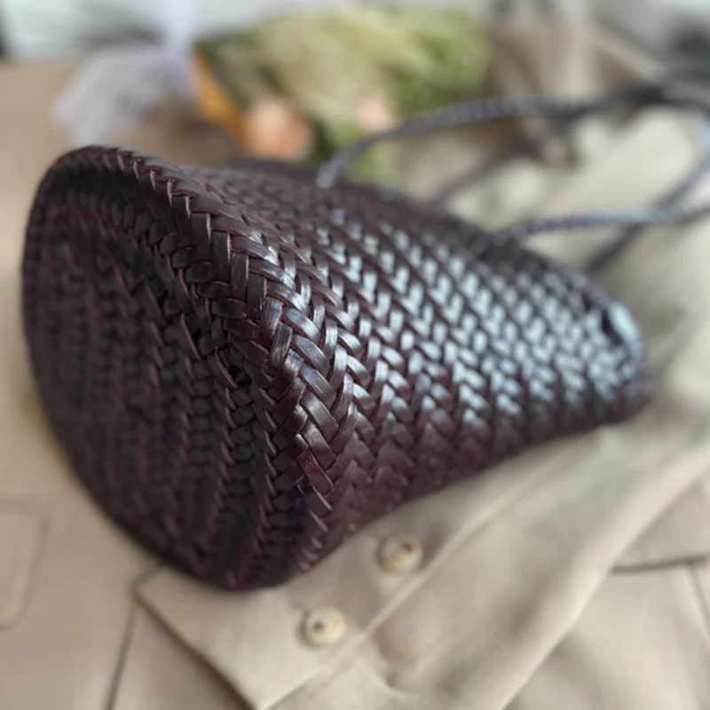 Cowhide hand-woven shoulder bag retro leather woven bucket bag Single shoulder vegetable basket bag female