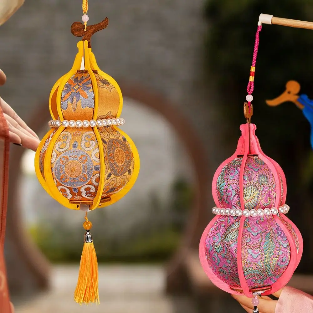 

Handmade Material Package Song Dynasty Brocade Gourd Lantern Creative Design Brocade Material Ancient-style Gourd Lanterns
