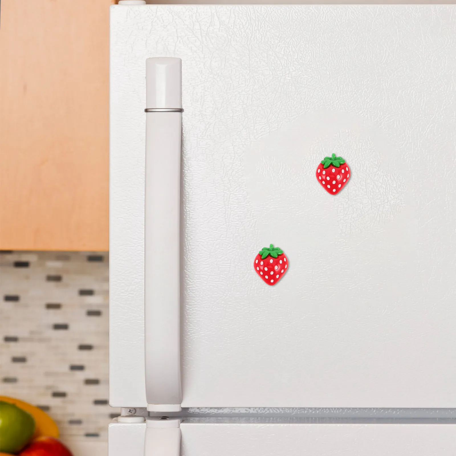 10Pcs Realistic Strawberry Refrigerator Magnets Resin 3D Fruit Shaped Fridge Magnets Decorative Magnetic Stickers for Kitchen