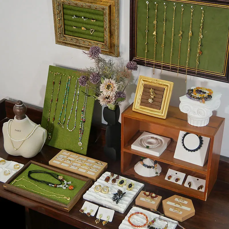 

Винтажная металлическая подставка для демонстрации украшений с дизайном в виде свитка, витрина для ювелирных изделий для прилавка магазина, витрины, бутика, ритейла