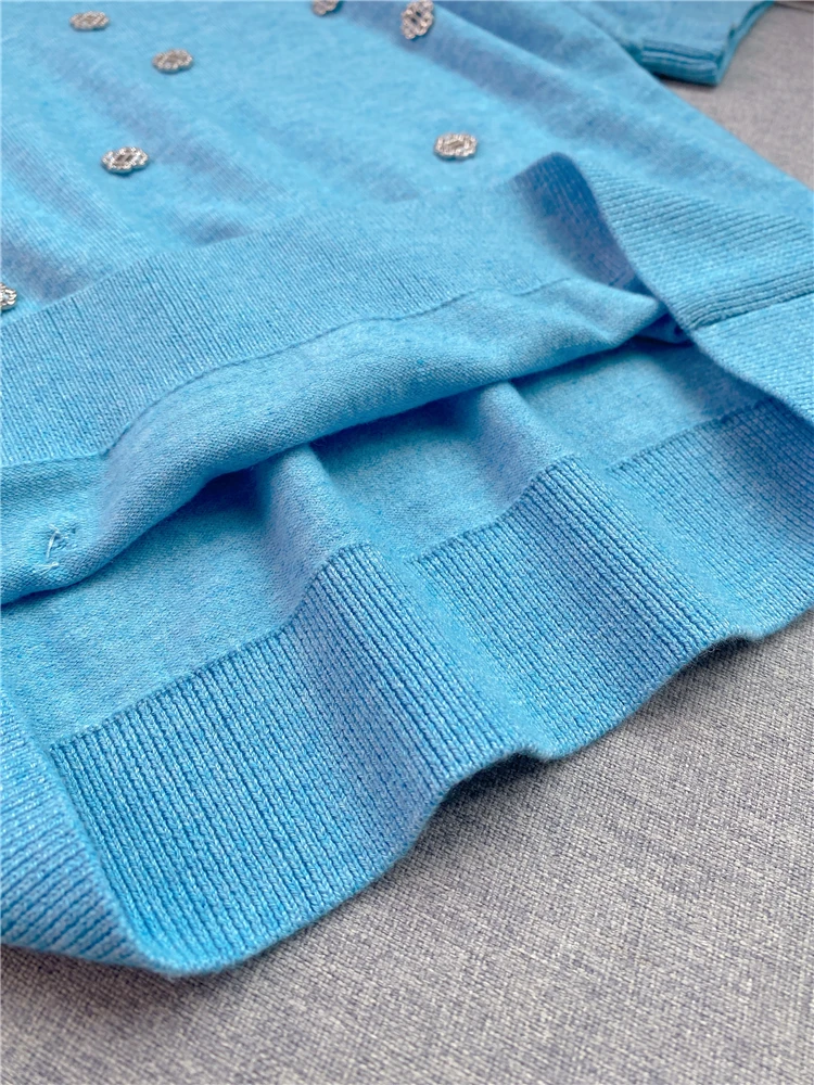 Knitted shirt with a niche design feel, round neck blue short sleeved hand sewn clover diamond decoration, fashionable