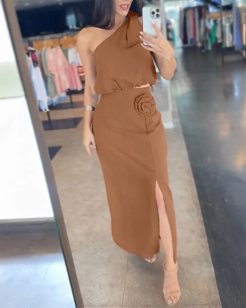 

Summer Women 2 Pieces Outfit One Shoulder Sleeveless Elastic Hem Crop Top and Appliques Flower Decor High Waist Slit Dress Set