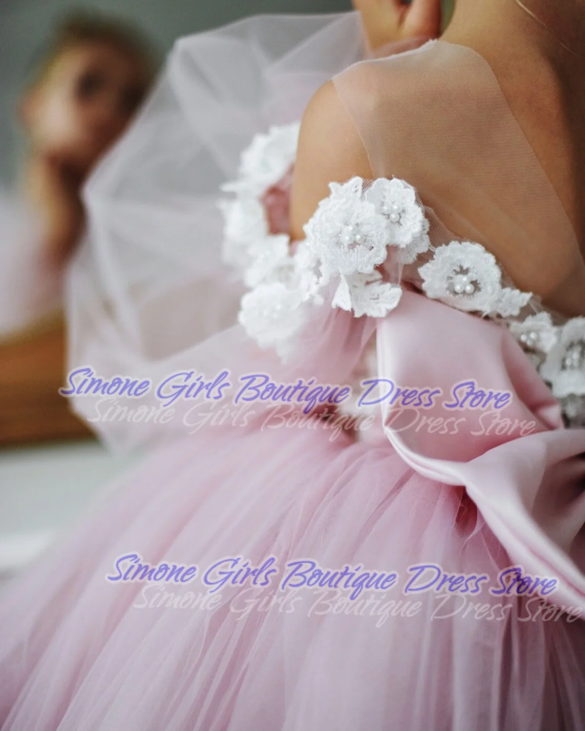 Flower Girls Dress Lace Appliques Tulle Sleeveless Floor Length Backless First Communion Fluffy Party Dresses Piano Performance