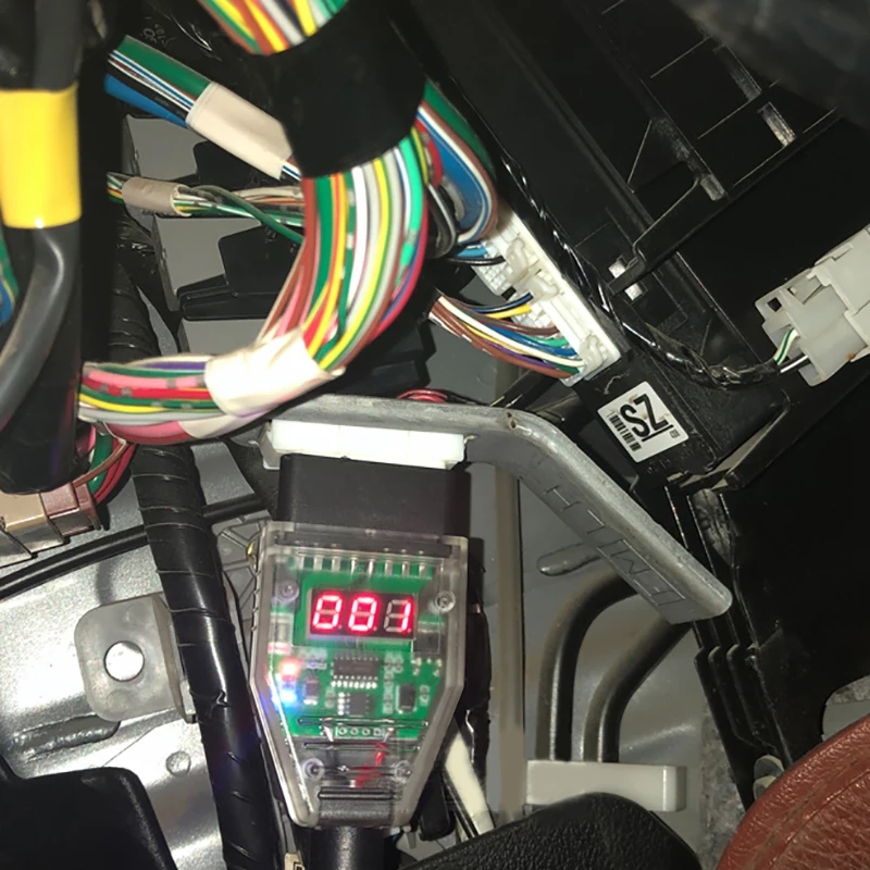 1PC 디지털 디스플레이 자동차 배터리 테스트 안전 obd 컴퓨터 ecu 메모리 보호기 교체 감지 도구 자동 수리 액세서리