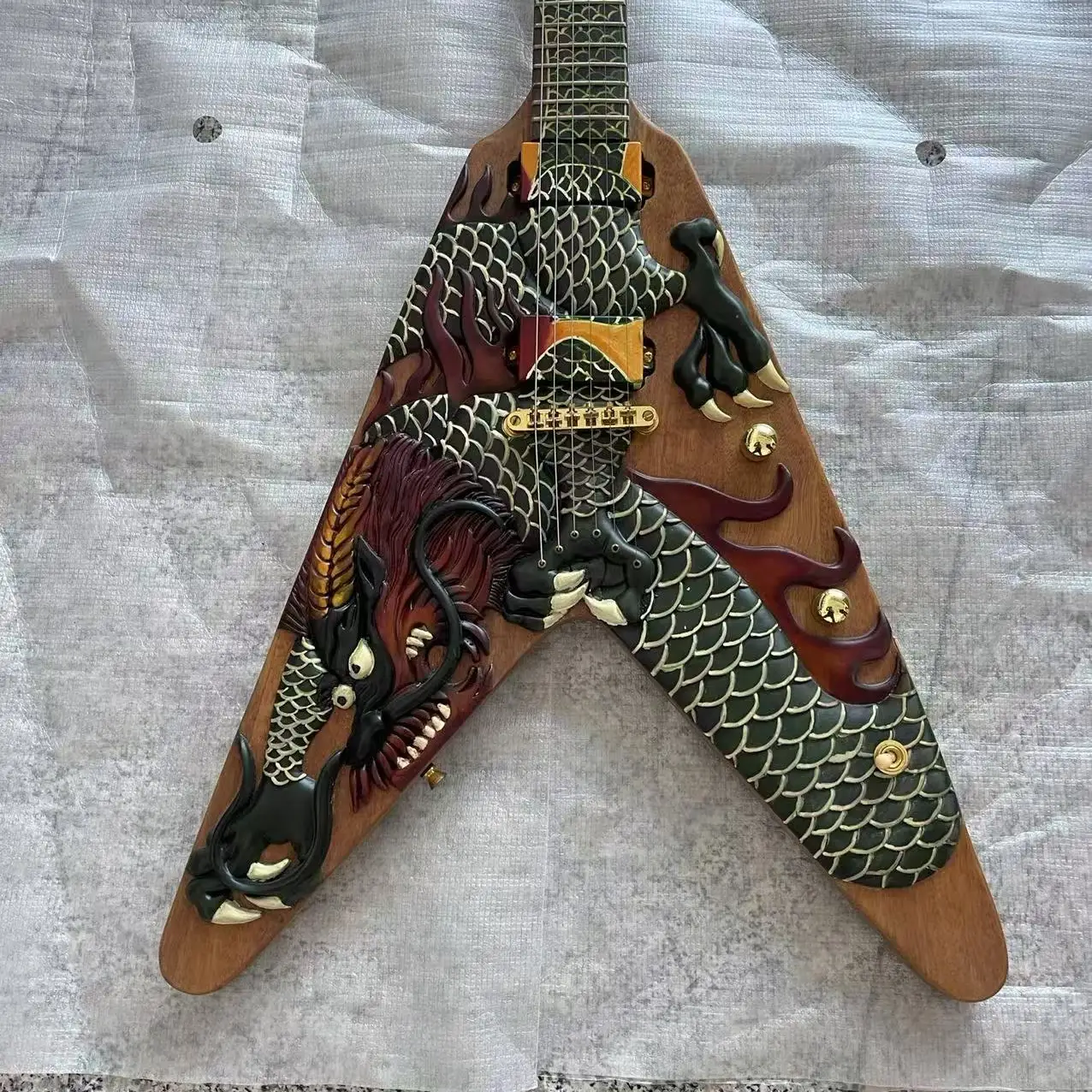 V-shaped dragon carved 6-chord electric guitar hand drawn, factory real pictures, in stock