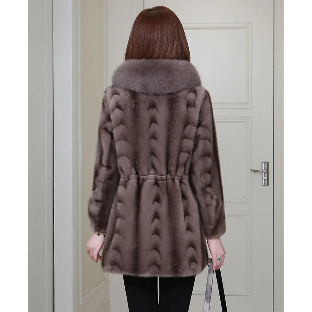 2024 Winter New Sheep Shearing Temperament Coat Female Golden Lmitation Mink Middle-aged Mother Dressed Haining Fox Coat Tide.