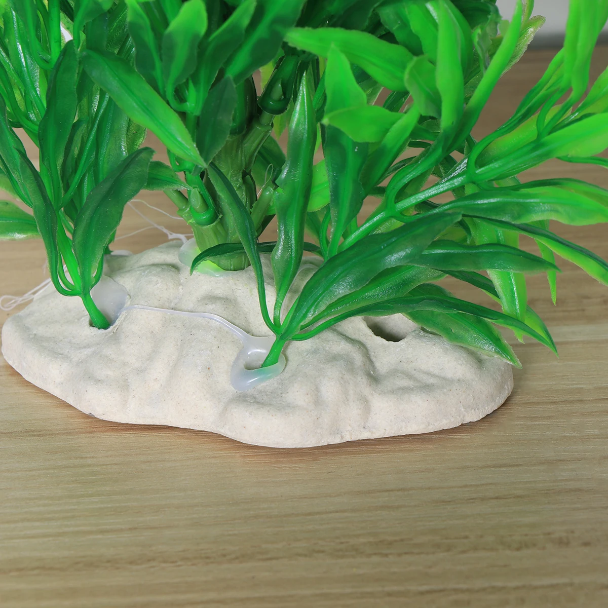 

Artificial Water Aquarium Decor 20cm Green Plastic Grass Long Leaf Plant Landscape Fish Tank Pet Durability Ceramic Base