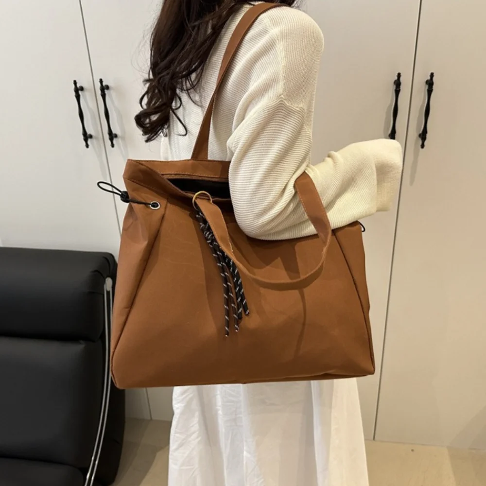 

Trendy Aesthetic Drawstring Tote Bag Casual Leisure Pleated Shoulder Bag High Capacity Versatile Underarm Handbags Commuting