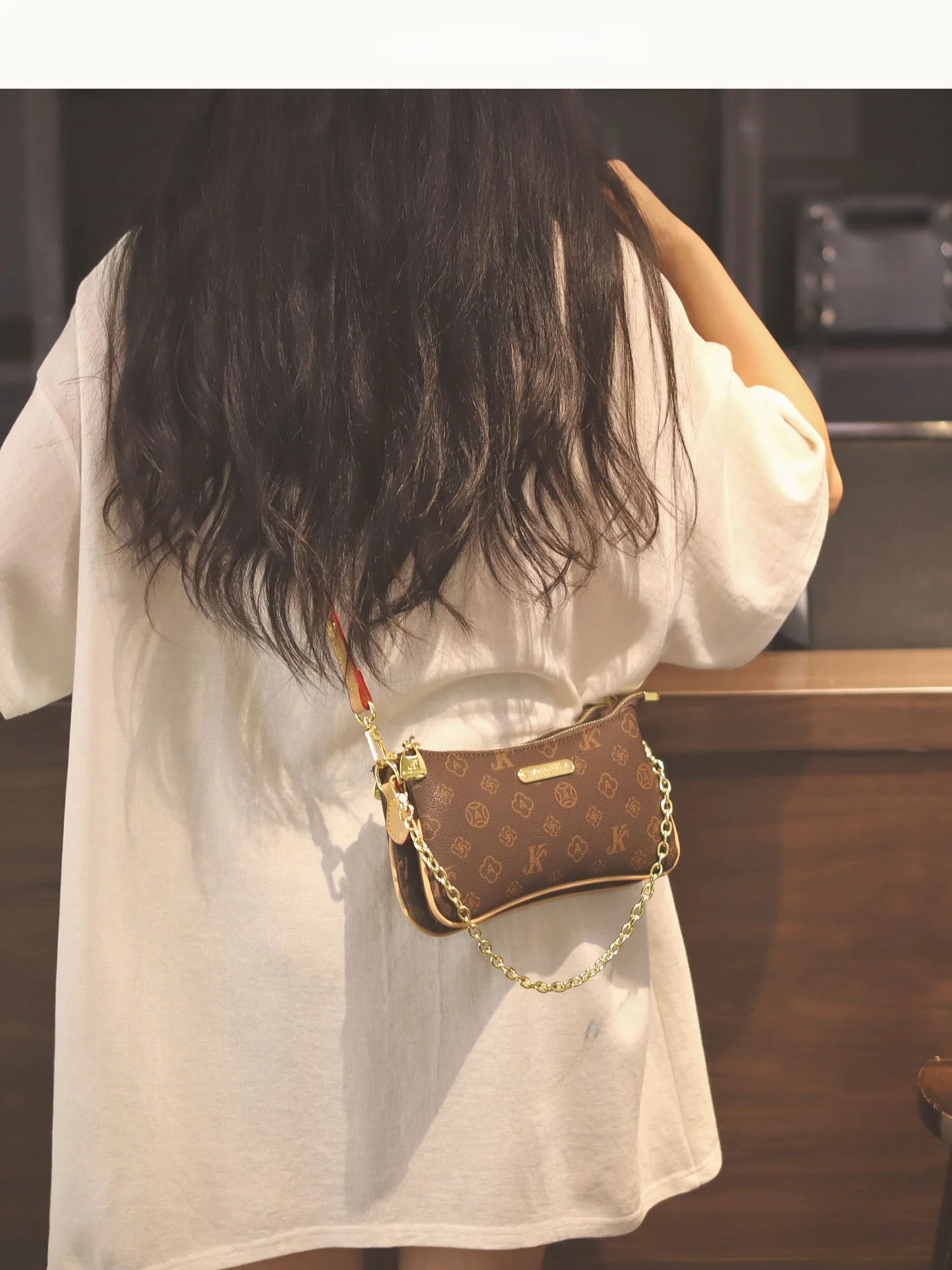 

Женская сумка в стиле ретро 1952 года, новинка 2025, роскошная маленькая роскошная высококачественная сумка на одно плечо с наклонной переноской подмышками, американская ...