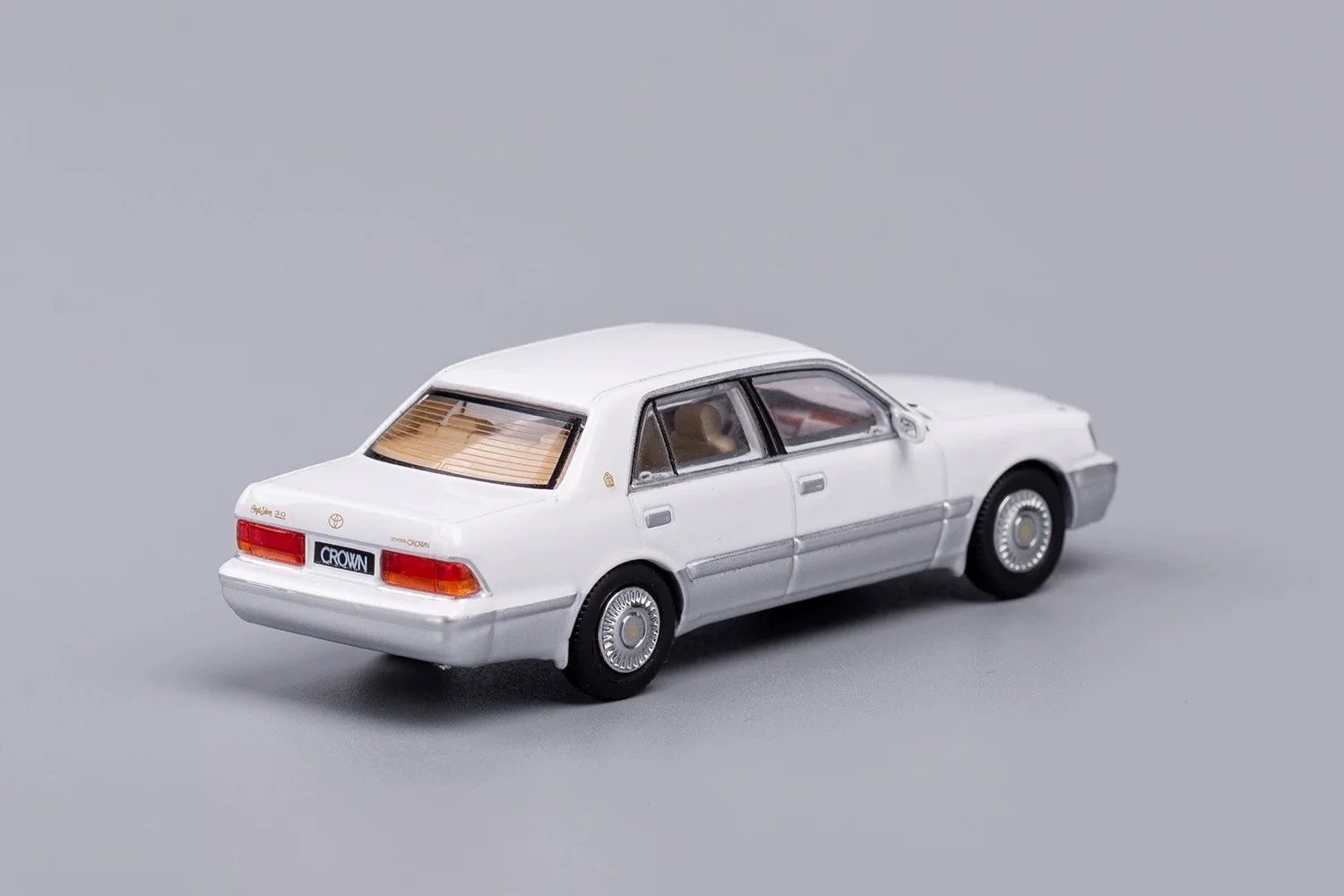 GCD 1:64  crown 155 simulation alloy car model