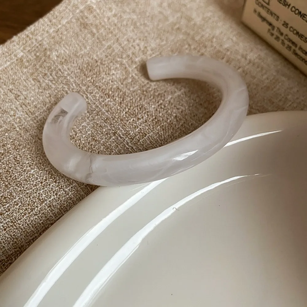 البوهيمي الراتنج الإسورة أوروبا النمط الأمريكي اللون مصبوغ افتتاح سوار التعميم هندسية مجوهرات اكسسوارات الرجعية اليد الدائري