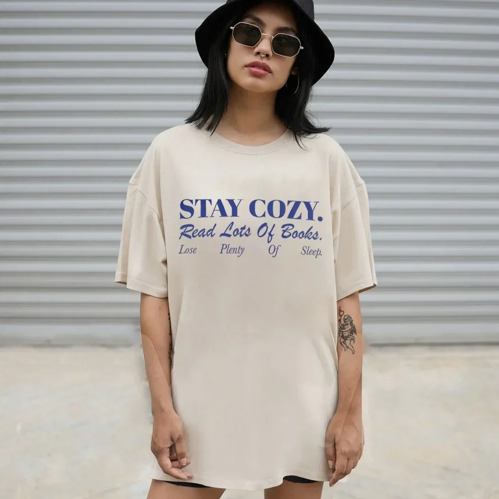 

Stay Cozy Read Books Graphic Printed T Shirts Funny Bookish T-shirt Women Comfort Cotton T Shirts Hip Hop Streetwear Top Tee