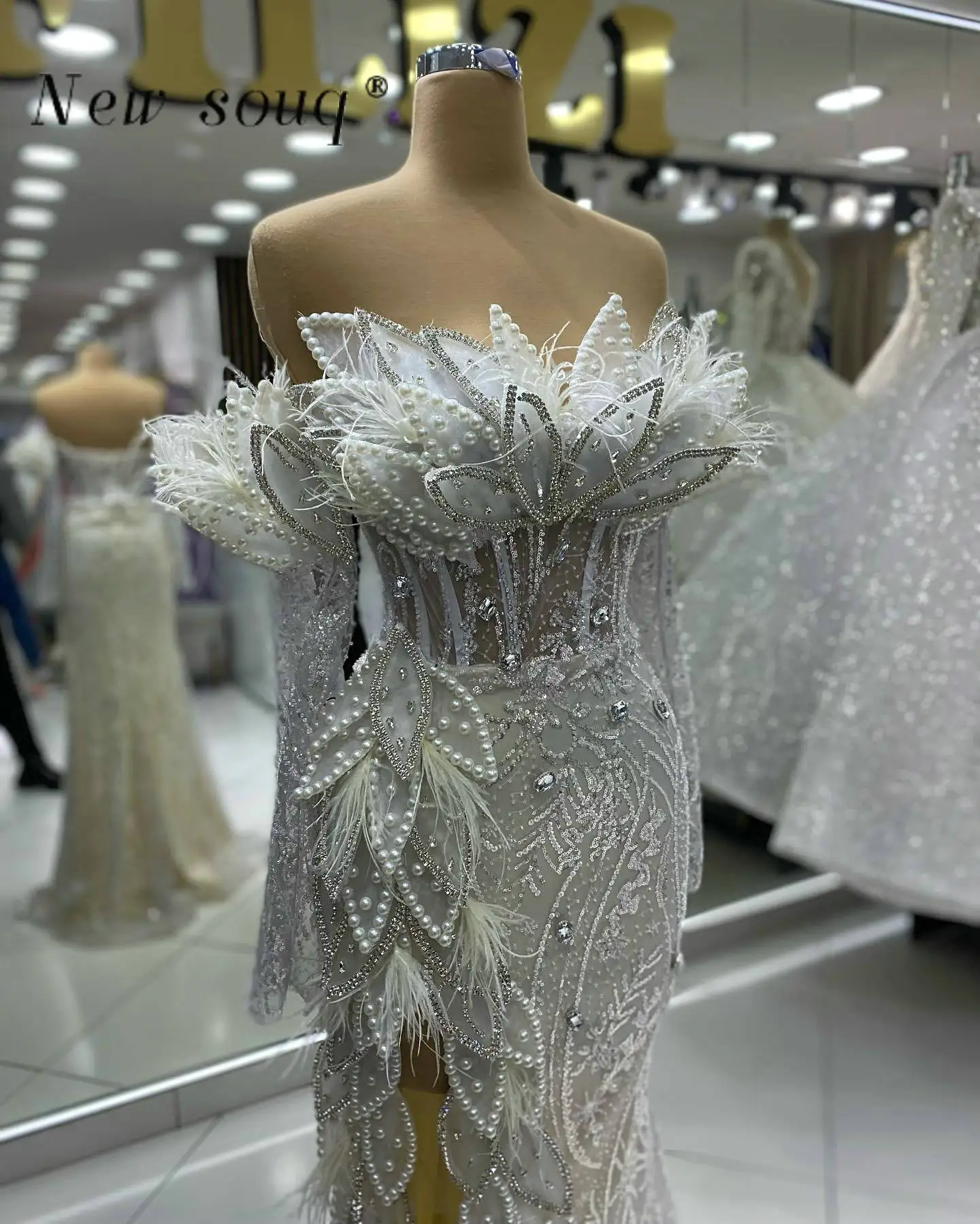 فساتين سهرة بيج مثيرة بدون أكتاف مع فتحة جانبية عالية ومشد مطرز بالخرز للنساء لحفلات الزفاف والعشاء