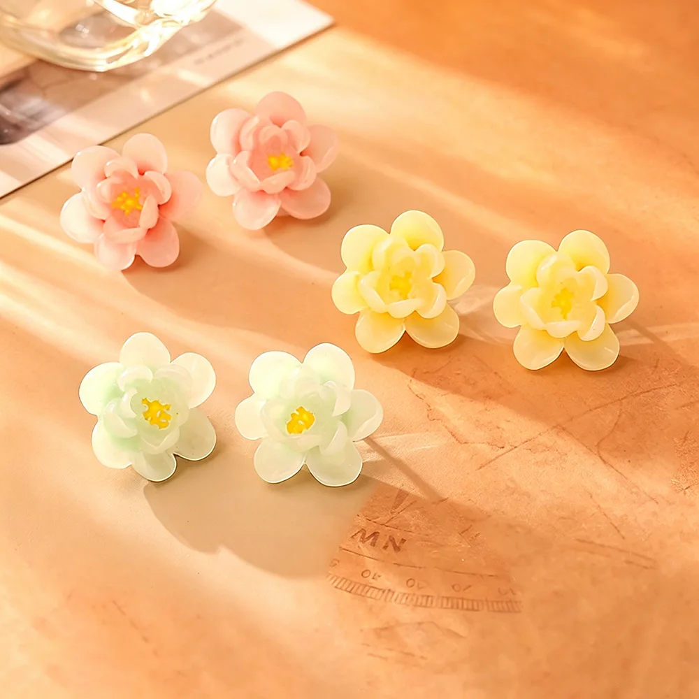 

Fashionable and exquisite cream sweet girl style colorful flower earrings fresh niche light luxury sweet high-end earrings