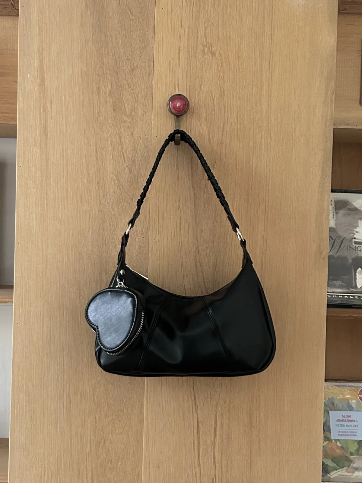 

Панк-веганская кожаная сумочка-клатч в форме полумесяца с подвеской в виде сердца, маленькая женская сумочка на плечо под мышками