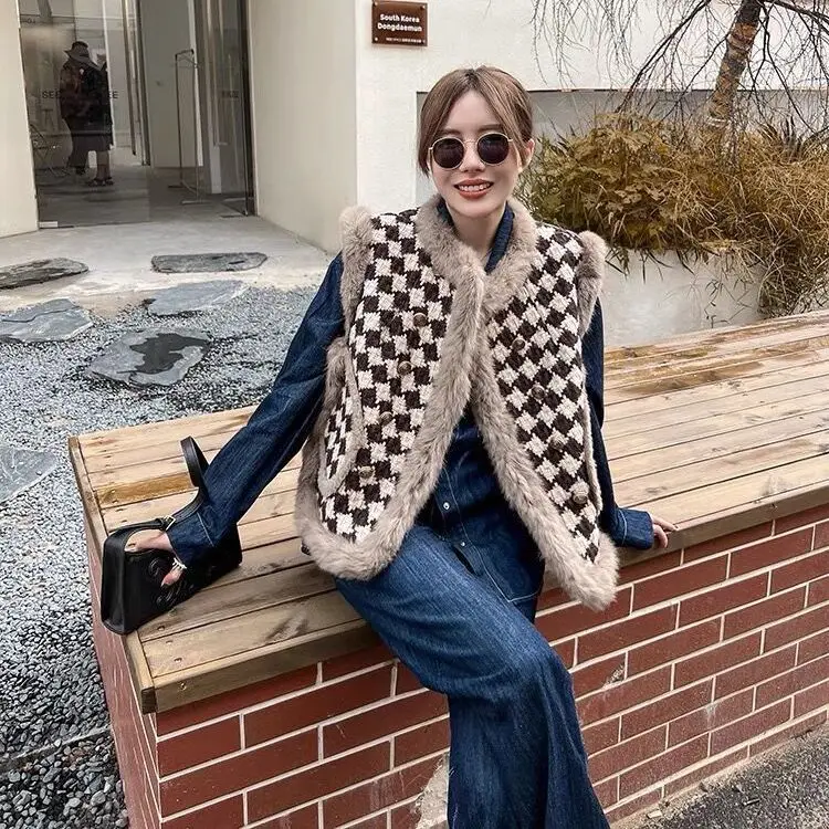 Kushaiki Zweireiher O-Ausschnitt kurze Pelz weste 2023 Herbst Winter Frauen Westen koreanische Mode Hit Farbe Plaid Strickjacke Weste