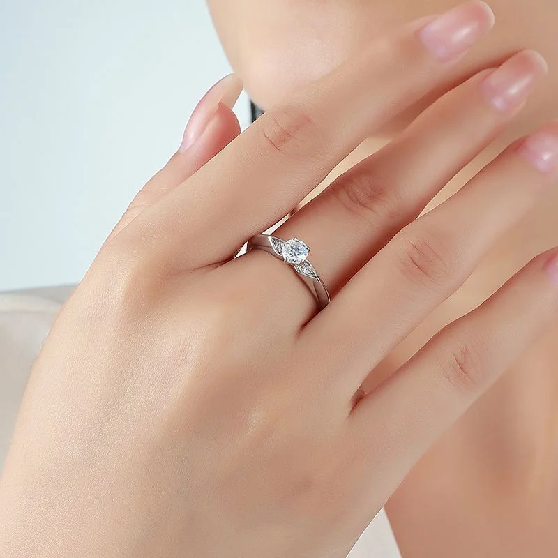 Classic 0.5ct 5mm Moissanite Ring 925 Sterling Silver Engagement Rings Ideal Gift for Women on Christmas/Birthday/Anniversary