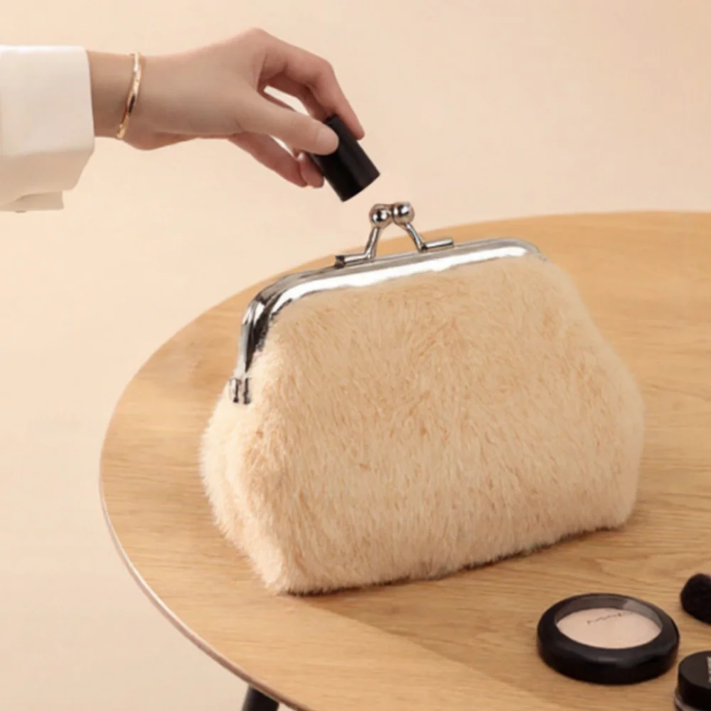 

Buckle Wallet Trendy 3 Inch Coin Pouch Plush Coin Purse Plush Women'S Mini Wallet For Daily Use Accessory Storage Gifts For