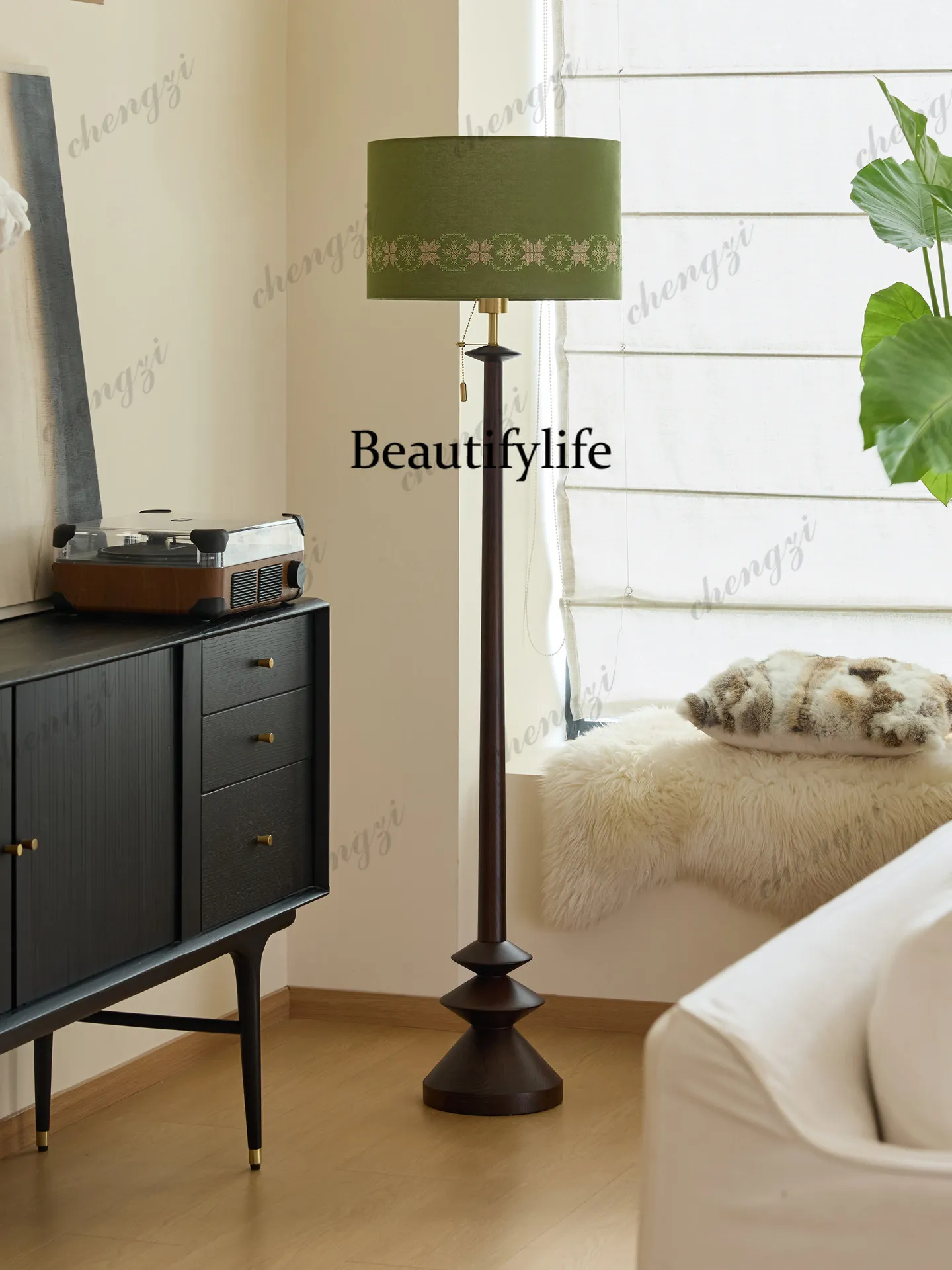 Medieval floor lamp French retro American living room reading vertical table lamp
