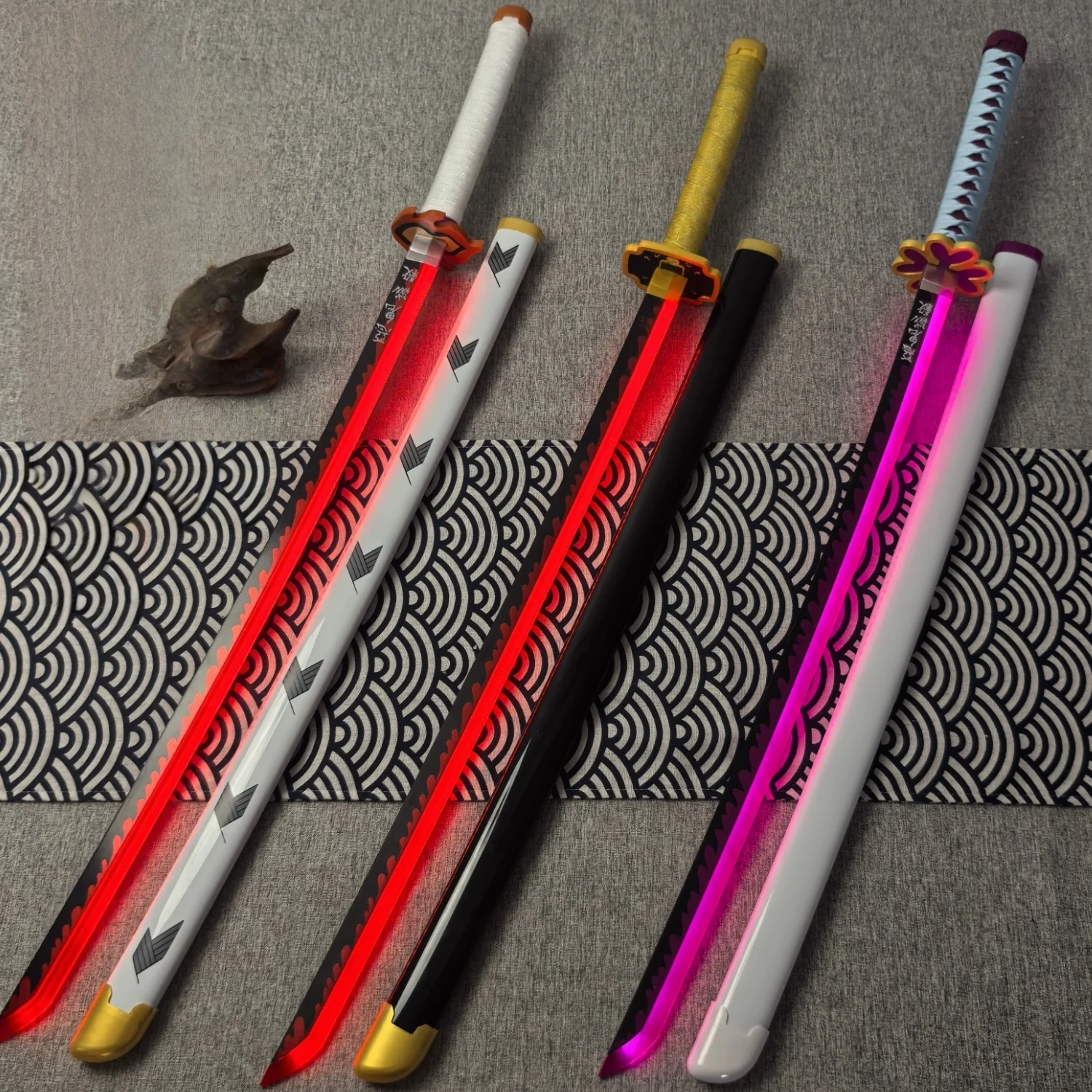 31/40inch Glow Katana Luminous Sword with LED Light Anime Cosplay Costume Prop Real Size Japanese Katana Samurai Lightsabre Gift