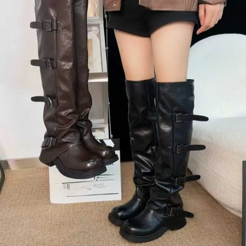 أحذية عالية فوق الركبة لخريف وشتاء أحذية كعب جديدة بأكمام دائرية وحزام وإبزيم