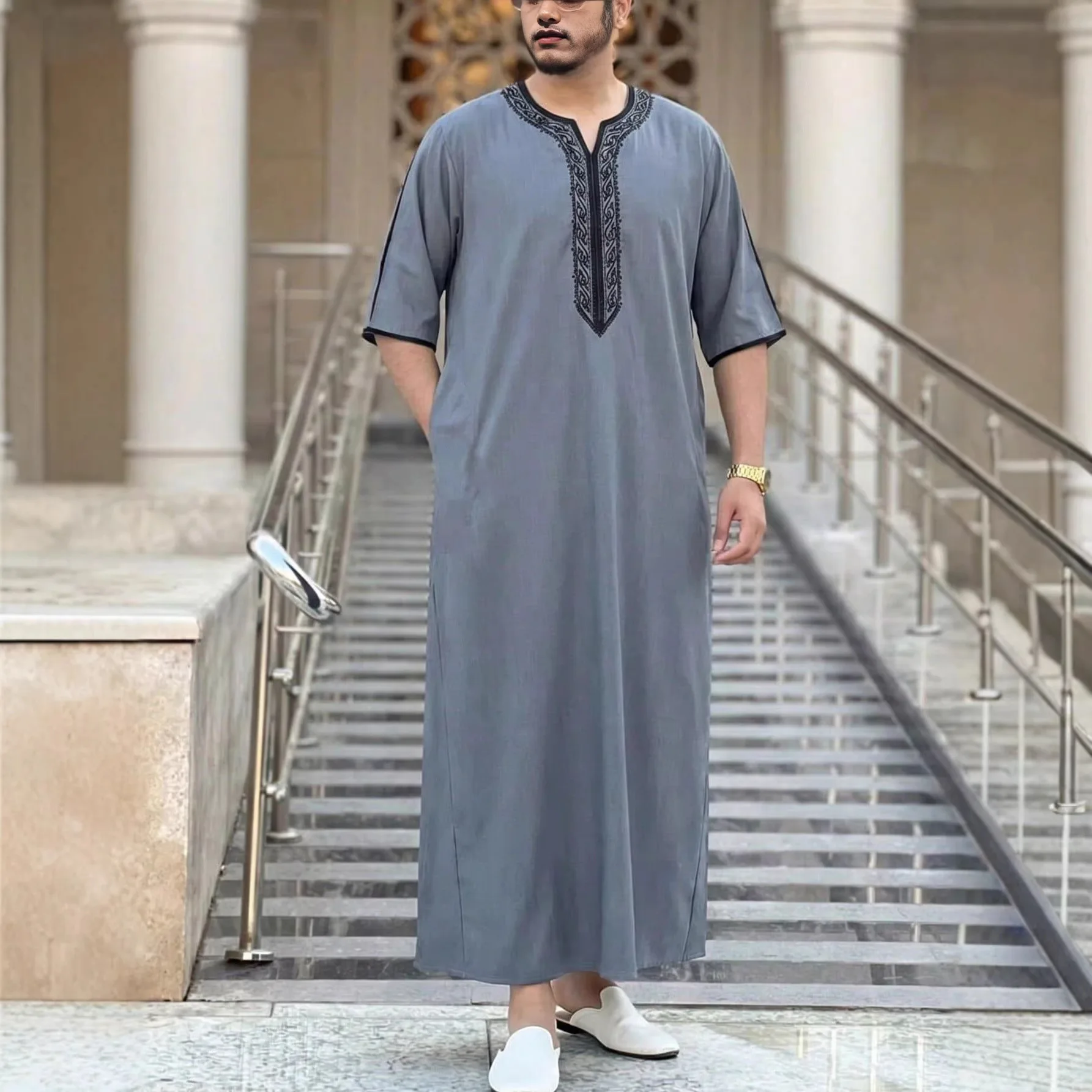 

2026 Loose Stand Collar New Round Neck Arabic Men's Clothing Muslim Long Dress Robe Abaya Ramadan Dubai Luxury Islam Elegant