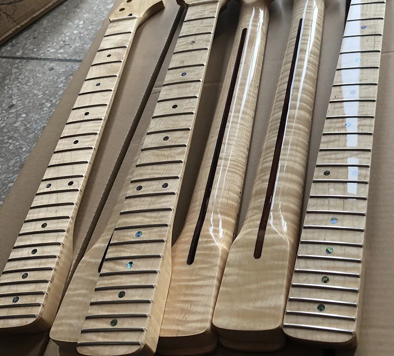 Manico per chitarra elettrica modello tigre a 22 tasti con manico in acero colore naturale brillante assemblaggio accessori per chitarra fai da te
